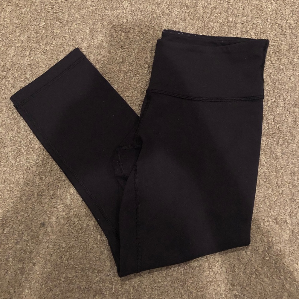 Lululemon black cropped wunder under leggings